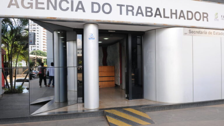Contratação em alta na construção civil, comércio e serviços