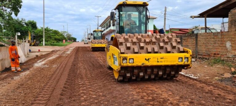 Governo avança na manutenção e recuperação da avenida 25 de Agosto em Rolim de Moura