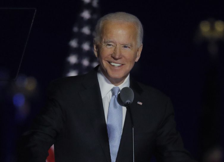 China cumprimenta Biden por vitória eleitoral nos EUA