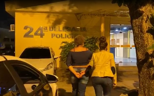 Polícia apreende mais de 20 barras de maconha dentro de geladeira