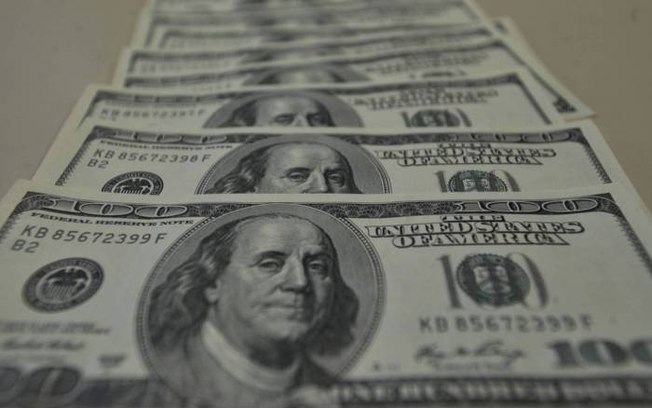 Dólar fecha em R$ 5,47; Ibovespa teve alta semanal de 3,7%