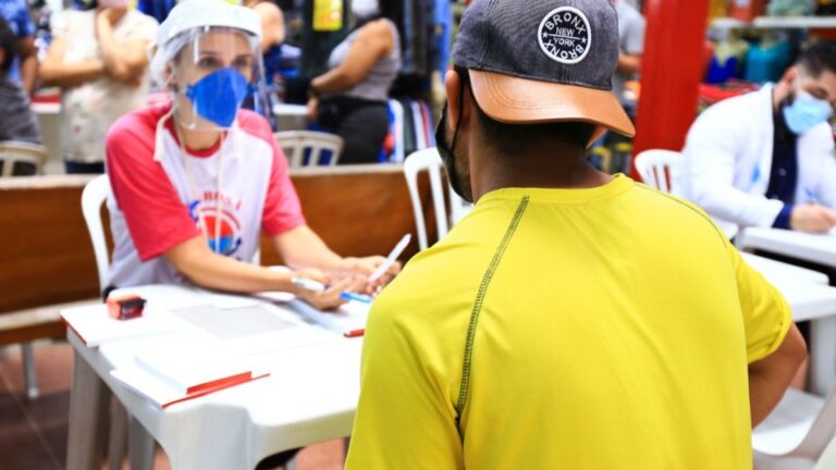 Ação do Novembro Azul movimenta a Feira do Guará