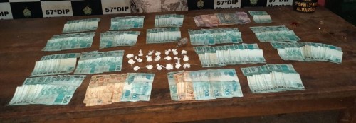 Policiais do 1º GPM detém homem com entorpecentes no município de Alvarães