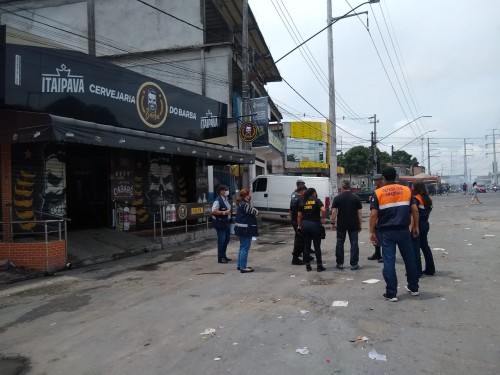 CIF autua cinco bares e prende oito pessoas embriagadas durante vistoria da Lei Seca no domingo (15/11)