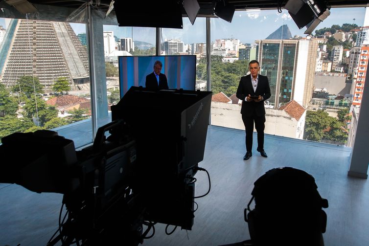 TV Brasil leva ao ar Repórter Brasil Tarde em novo estúdio