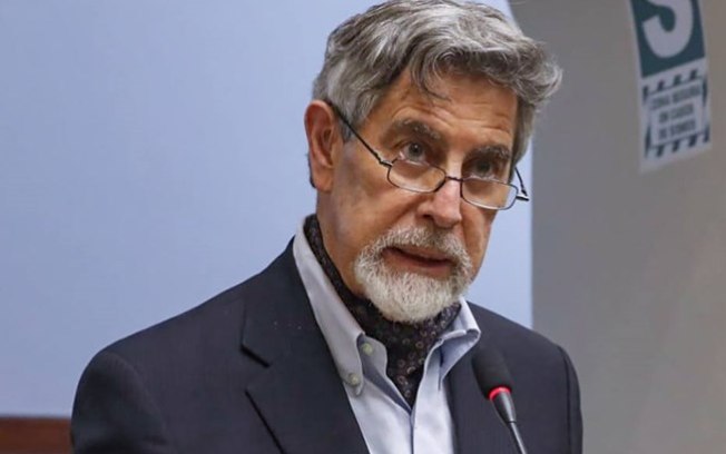 Peru terá o 3º presidente em uma semana: assume Francisco Sagasti