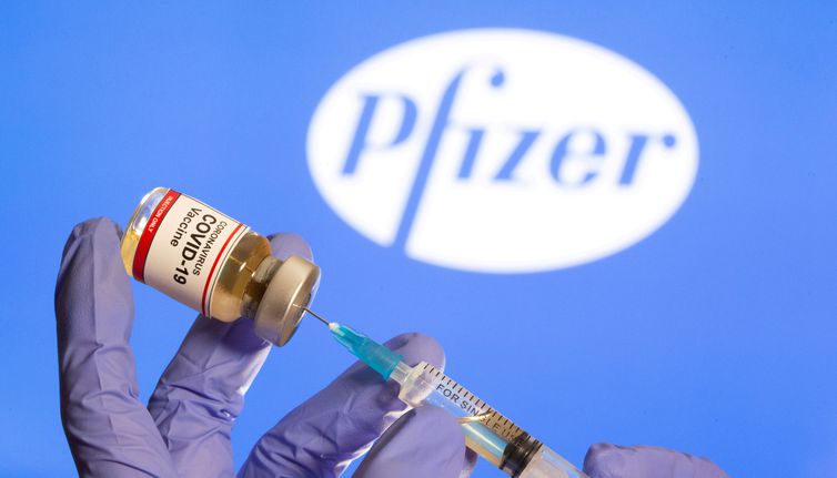 França diz que vacinação será gratuita e poderá começar em janeiro