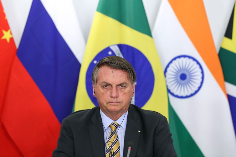 Bolsonaro: Brasil divulgará lista de importadores de madeira ilegal