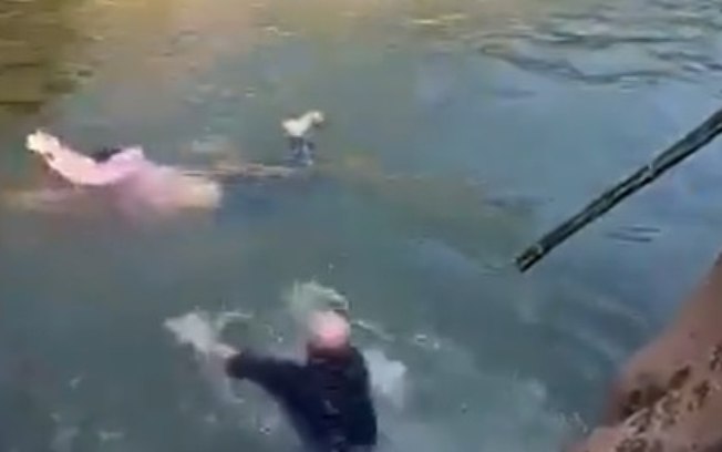 Diplomata de 61 anos pula em rio e salva jovem estudante de afogamento; assista