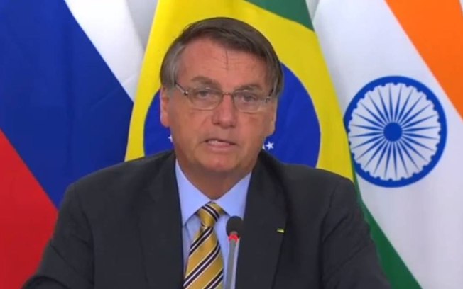 Bolsonaro critica OMS e troca farpas veladas com a China na cúpula do BRICS