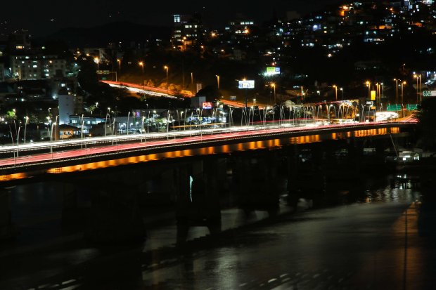 Tráfego na ponte Pedro Ivo Campos terá interdição parcial para recuperação do asfalto