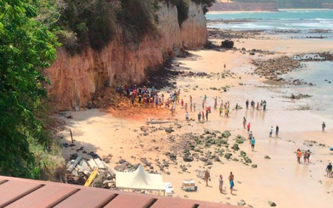 Falésia desaba e mata três pessoas da mesma família na praia de Pipa