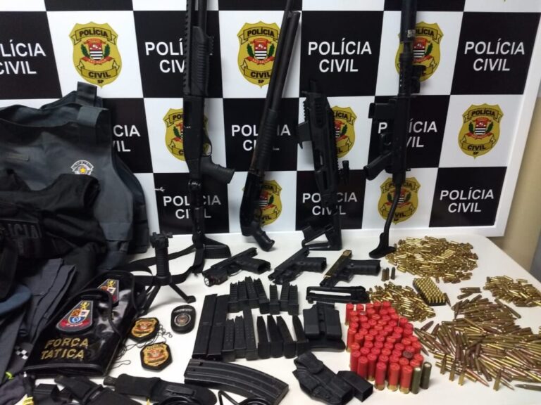 Trio é detido com 60 kg de drogas e armas de grosso calibre em Suzano