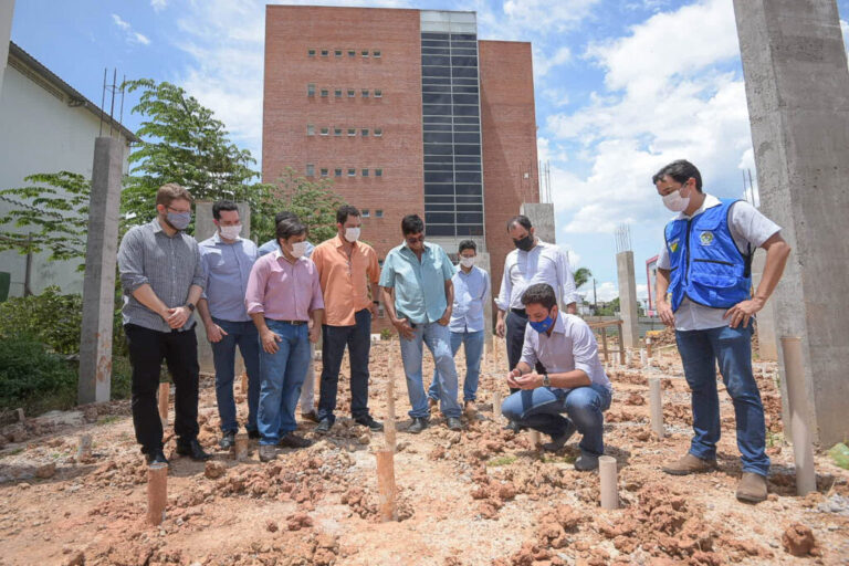 Gladson Cameli vistoria reinício das obras de ampliação do Pronto-Socorro de Rio Branco