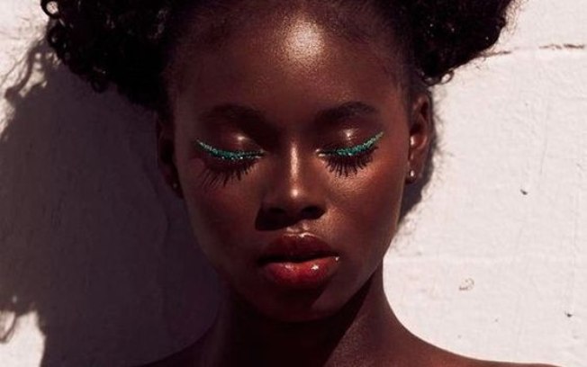 70% de mulheres negras e pardas não encontram maquiagem em seus tons de pele