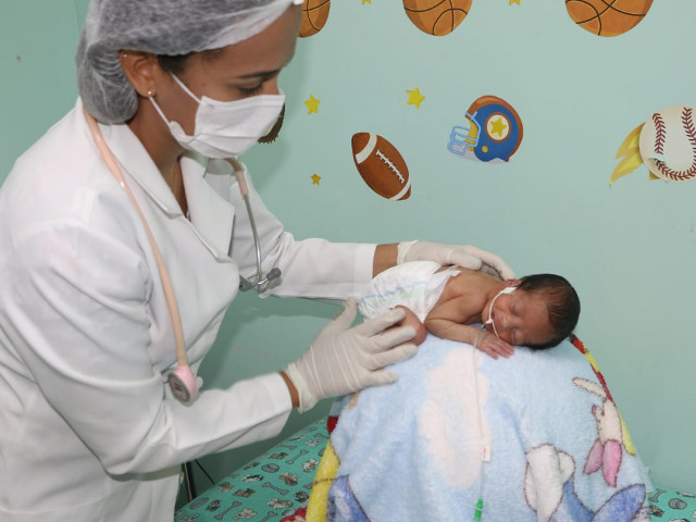 Método Canguru oferece cuidados aos bebês prematuros