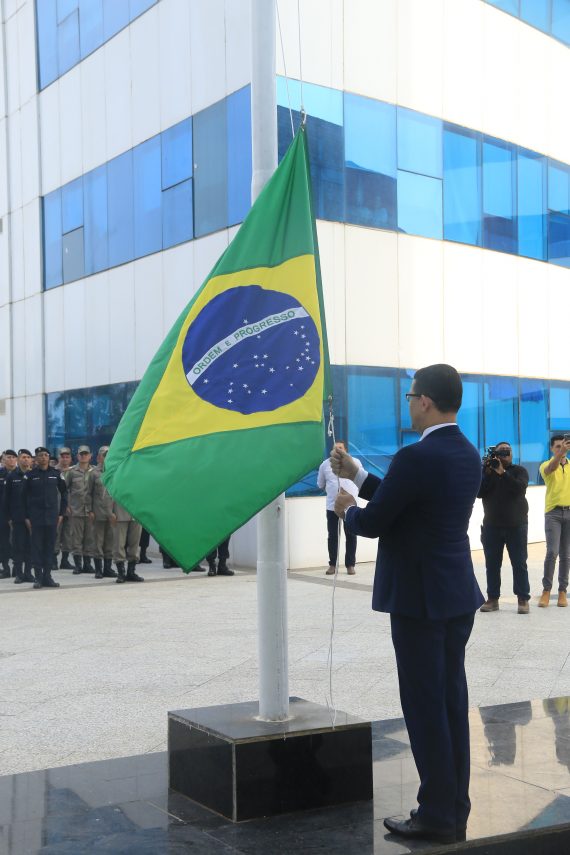 Autoridades vão homenagear a Bandeira Nacional e entronizar o busto do marechal Rondon na praça do Palácio Rio Madeira