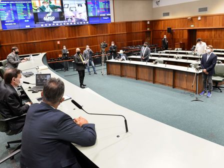 Plenário emenda propostas sobre educação e ICMS para grãos