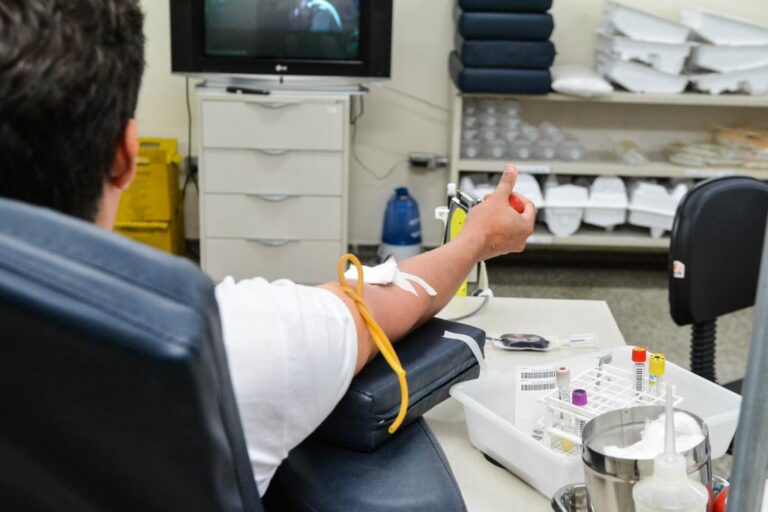 MT Hemocentro e joalheria promovem campanha de doação de sangue
