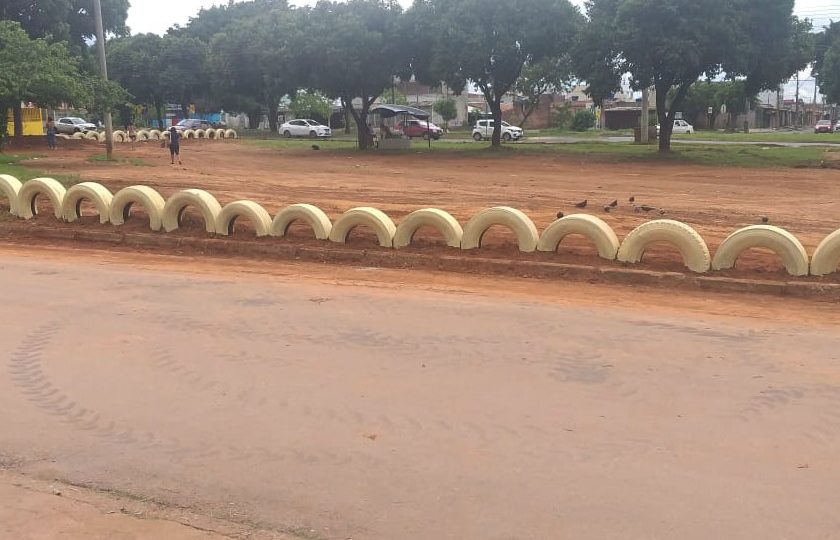 Terreno é cercado para evitar descarte irregular de lixo