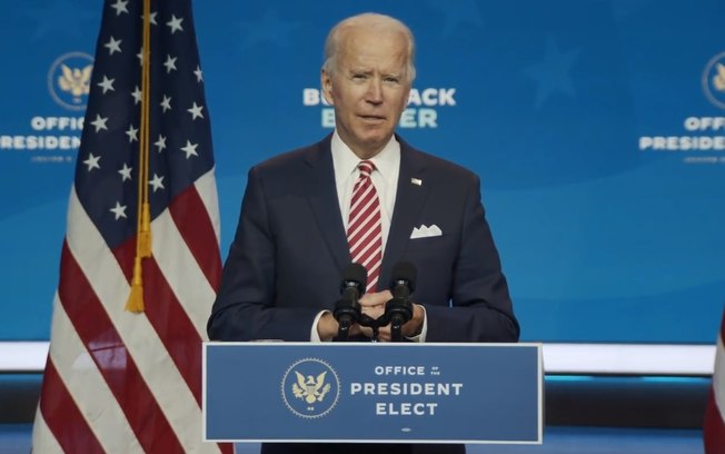 Biden nega lockdown, mas diz que usar máscara é “um dever patriótico”
