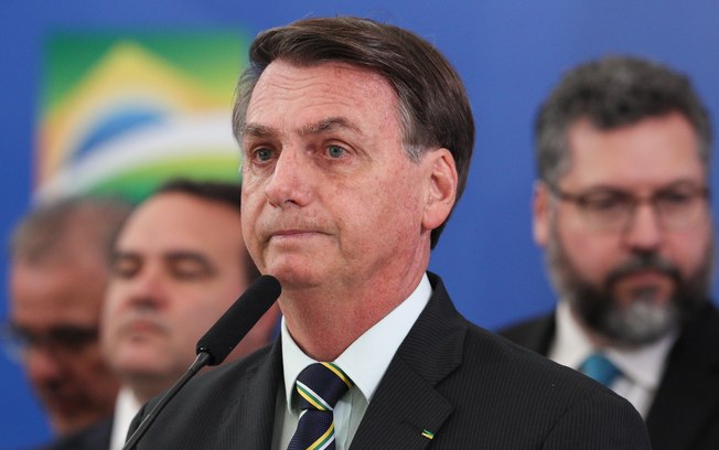 Bolsonaro anuncia pagamento de energia retroativo no Amapá