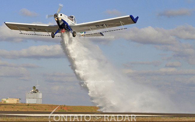 Conheça o avião da Embraer que ajuda no combate aos incêndios nas florestas brasileiras