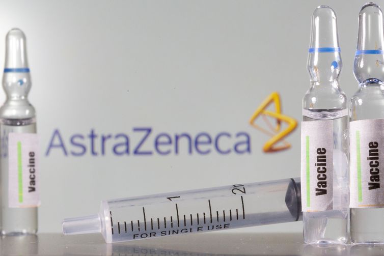 Vacina da AstraZeneca pode ser 90% eficaz contra covid, mostra teste