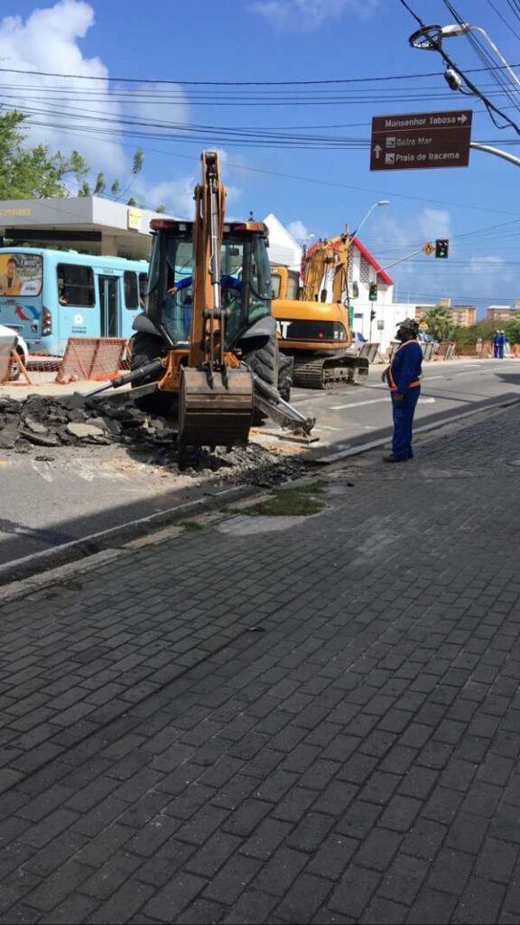 Trecho da Av. Leste-Oeste está liberado e obras avançam no cruzamento Dom Manuel x Monsenhor Tabosa