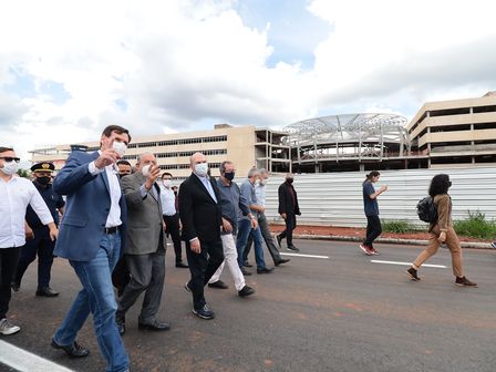 O prefeito Iris Rezende e o presidente Lissauer Vieira inauguram Avenida PL-1, em frente à futura sede da Alego