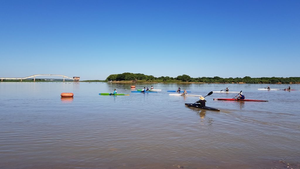 Campeonato de canoagem em Corumbá