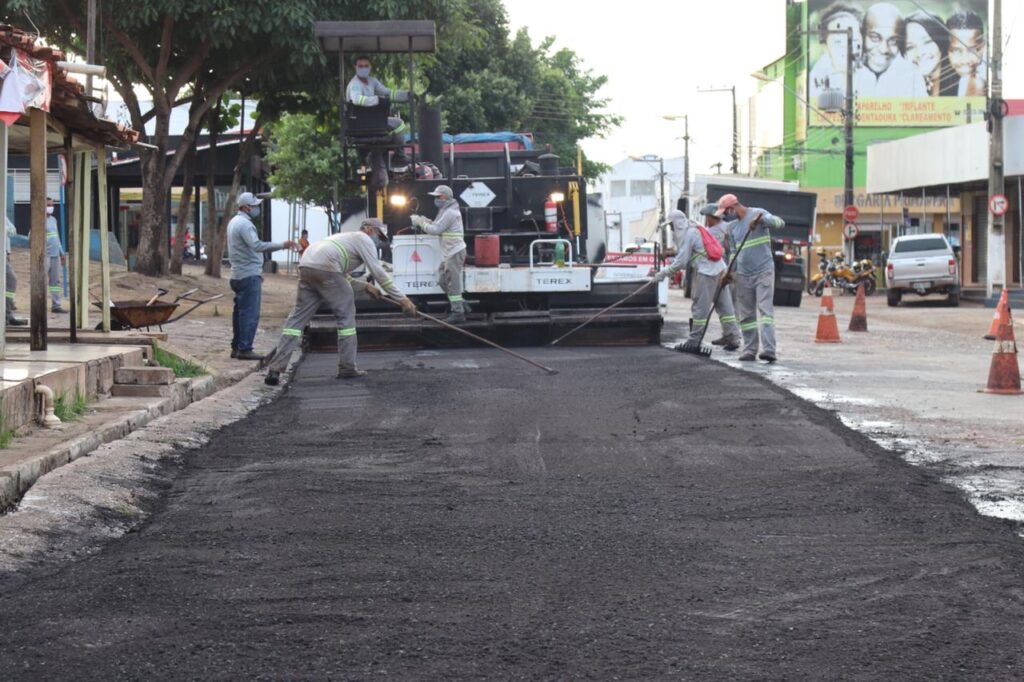 Vias urbanas das regionais de Pinheiro e Bacabal recebem auxílio do Governo do Estado