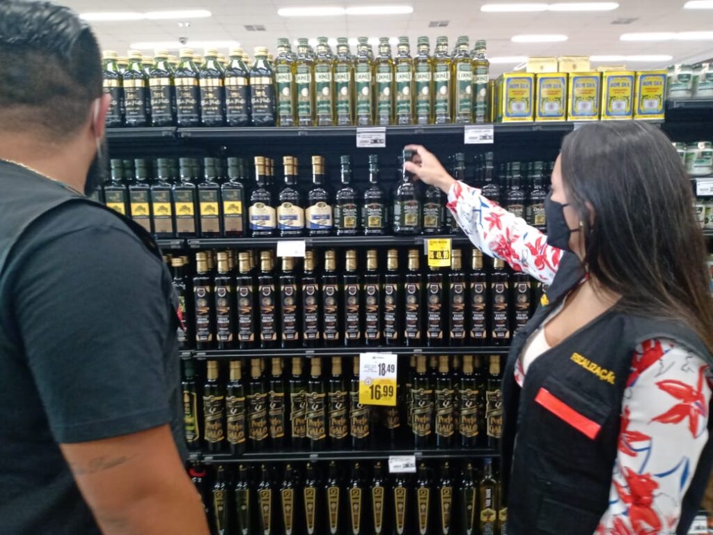 Procon realiza Operação Azeite Adulterado em supermercados da capital