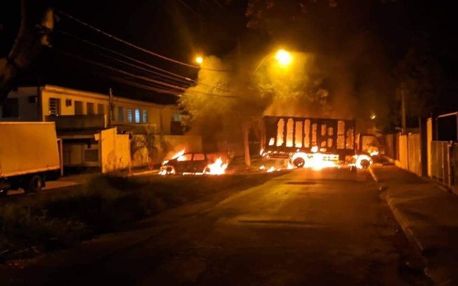 Tiroteio e veículos queimados: cidade no interior de SP vive madrugada de terror
