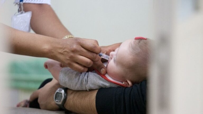 Vacinação contra a pólio atinge 81% do público-alvo, mas fica abaixo da meta