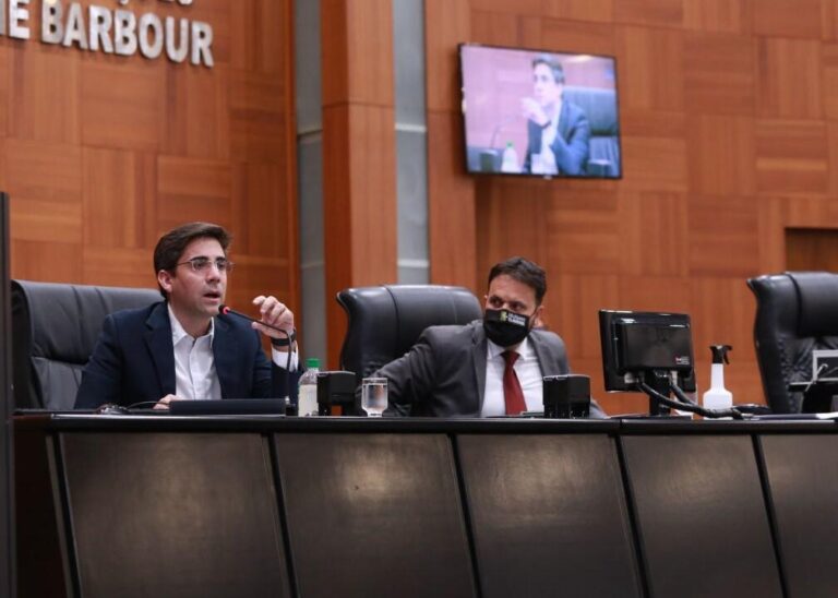 Secretário de Educação apresenta reordenamento escolar aos deputados estaduais