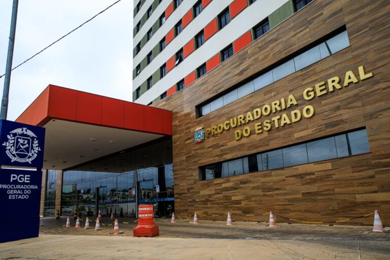 PGE pede investigação criminal contra “Fake News” de que Governo fecharia 300 escolas