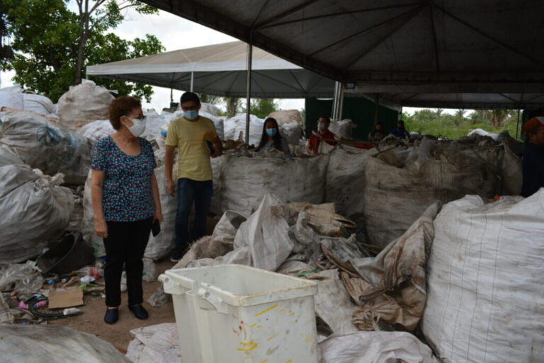 Vice-governadora visita cooperativa de reciclagem na zona norte de Teresina