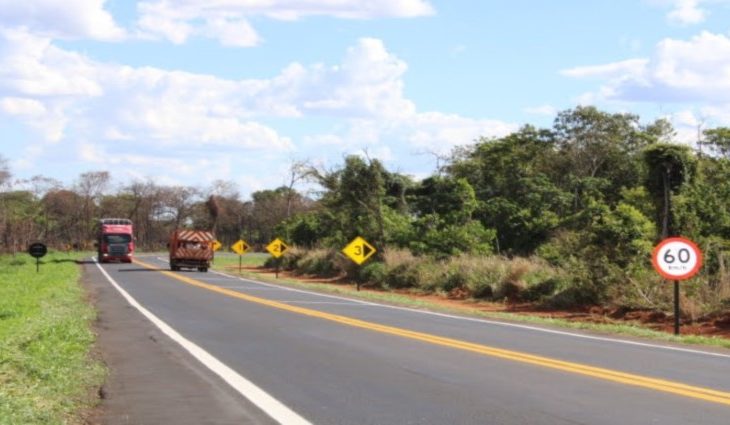 Serra com curva perigosa na MS-306 em Costa Rica recebe redutores de velocidade
