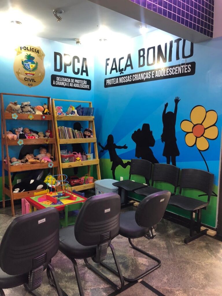 DPCA Goiânia prende mulher em flagrante por exploração sexual de menores