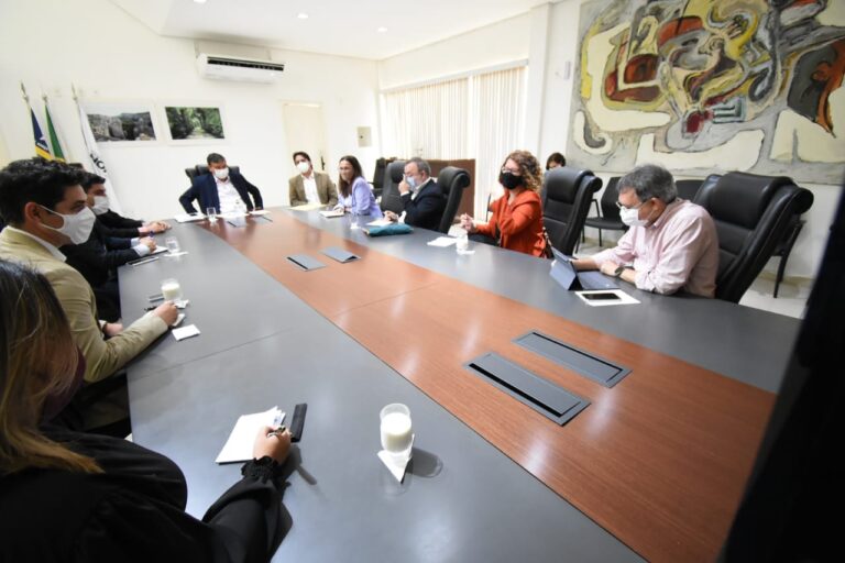 Governador reúne gestores para tratar sobre escola de formação no Cânion do Poti