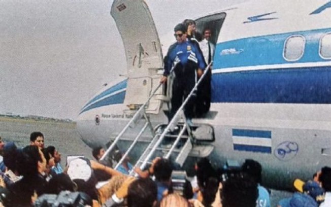 Aerolineas Argentinas presta homenagem a Maradona em suas redes sociais