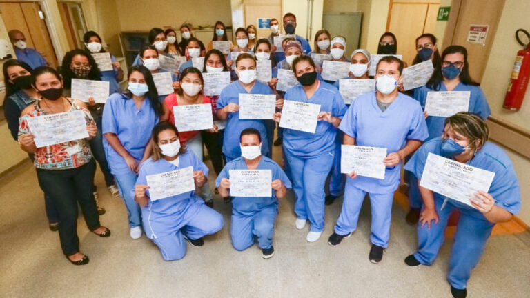 Hospital de Santa Maria homenageia profissionais pela atuação na pandemia