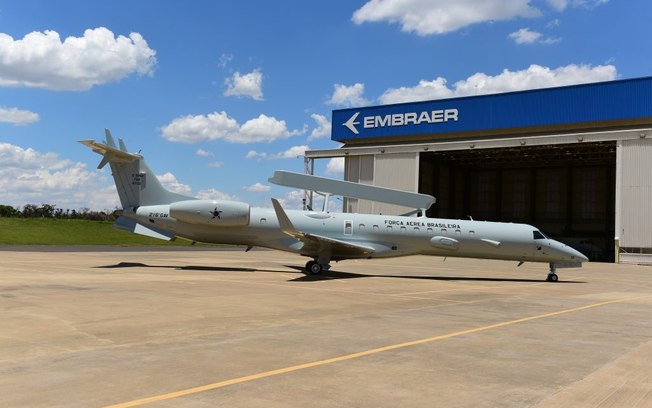 Embraer entrega o primeiro E-99 modernizado à FAB