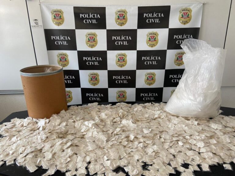 Homem é preso com 8 mil porções de cocaína e pistola 9mm