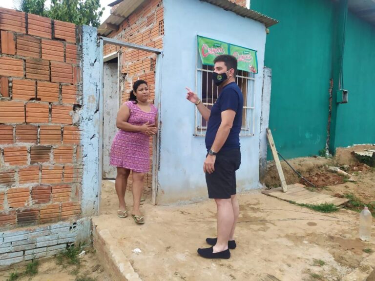 Em visita ao bairro Vitória, governador vistoria obras do Deracre
