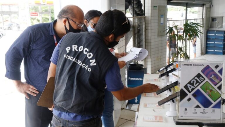 Vídeo: Procon fiscaliza estabelecimentos durante a Black Friday