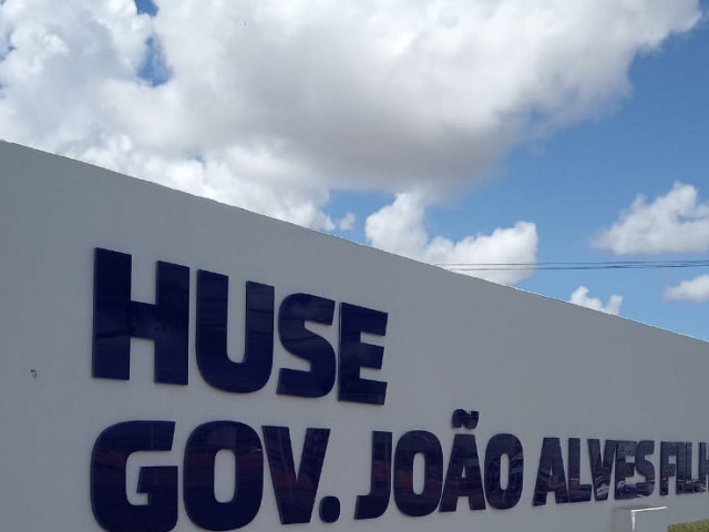 Hospital de Urgências Governador João Alves Filho ganha nova placa e iluminação especial