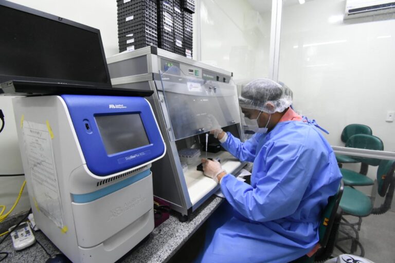 Lacen já realizou mais de cem mil testes para detecção do novo coronavírus