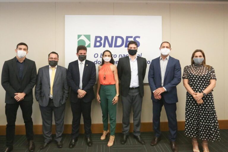 Gladson Cameli se reúne com BNDES para investimentos na distribuição de água e saneamento